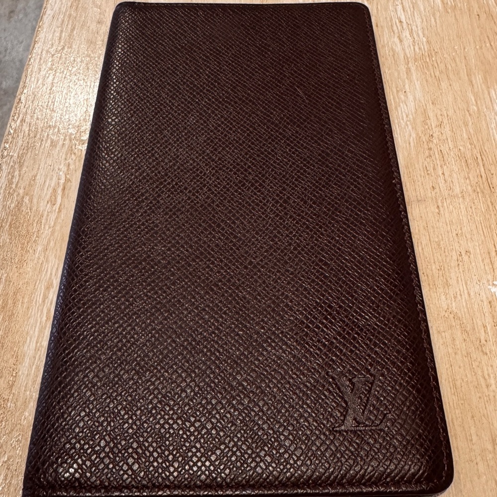 Louis Vuitton Taiga Leather Porte-Valeurs Credit Vertical Burgundy EUC - Picture 5 of 6